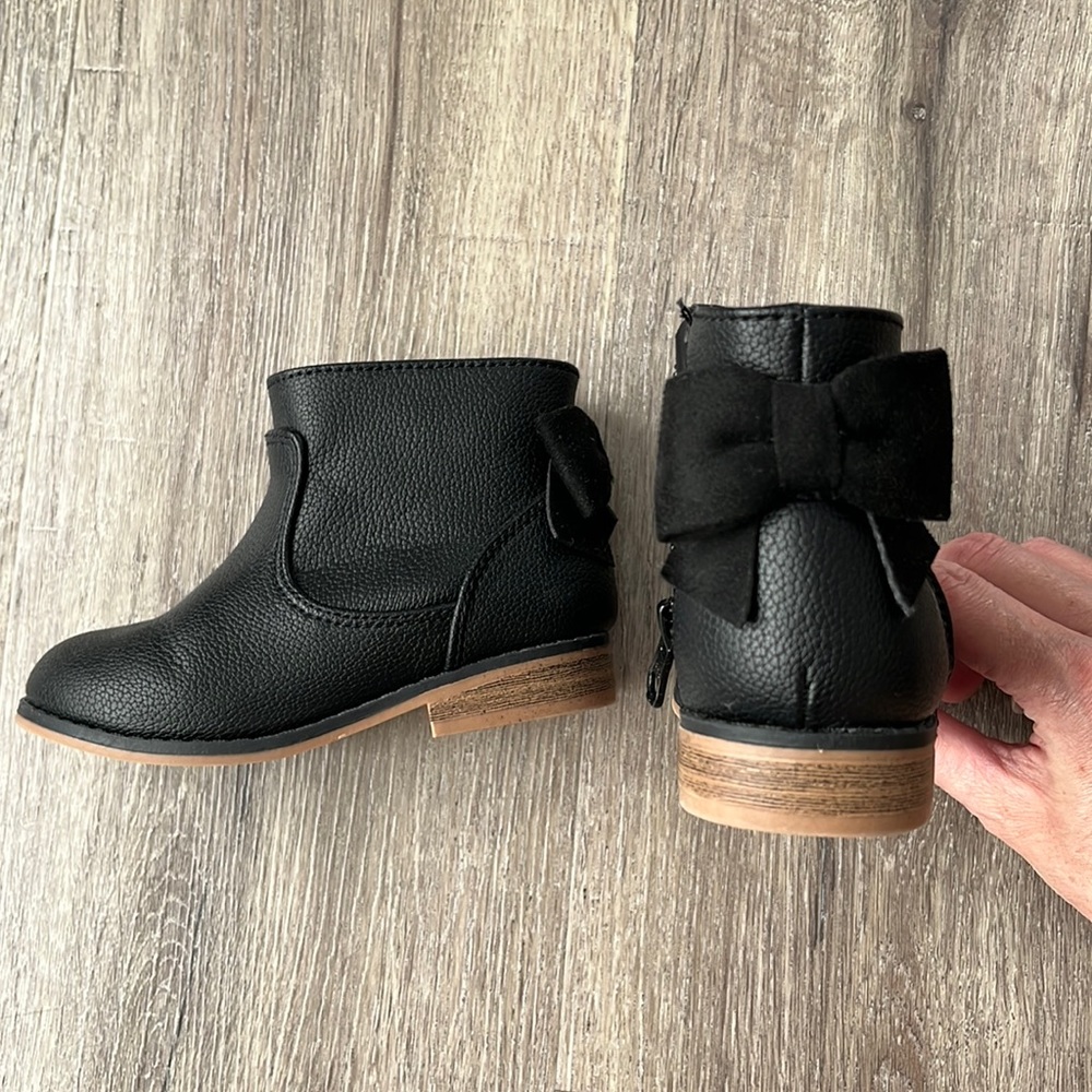 Toddler size 8 black booties